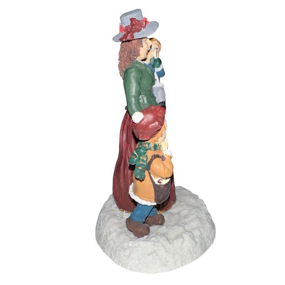 Vtg 1997 Village Square Mom Carrying Child Figurine Mervyn Christmas Holiday - Picture 4 of 6